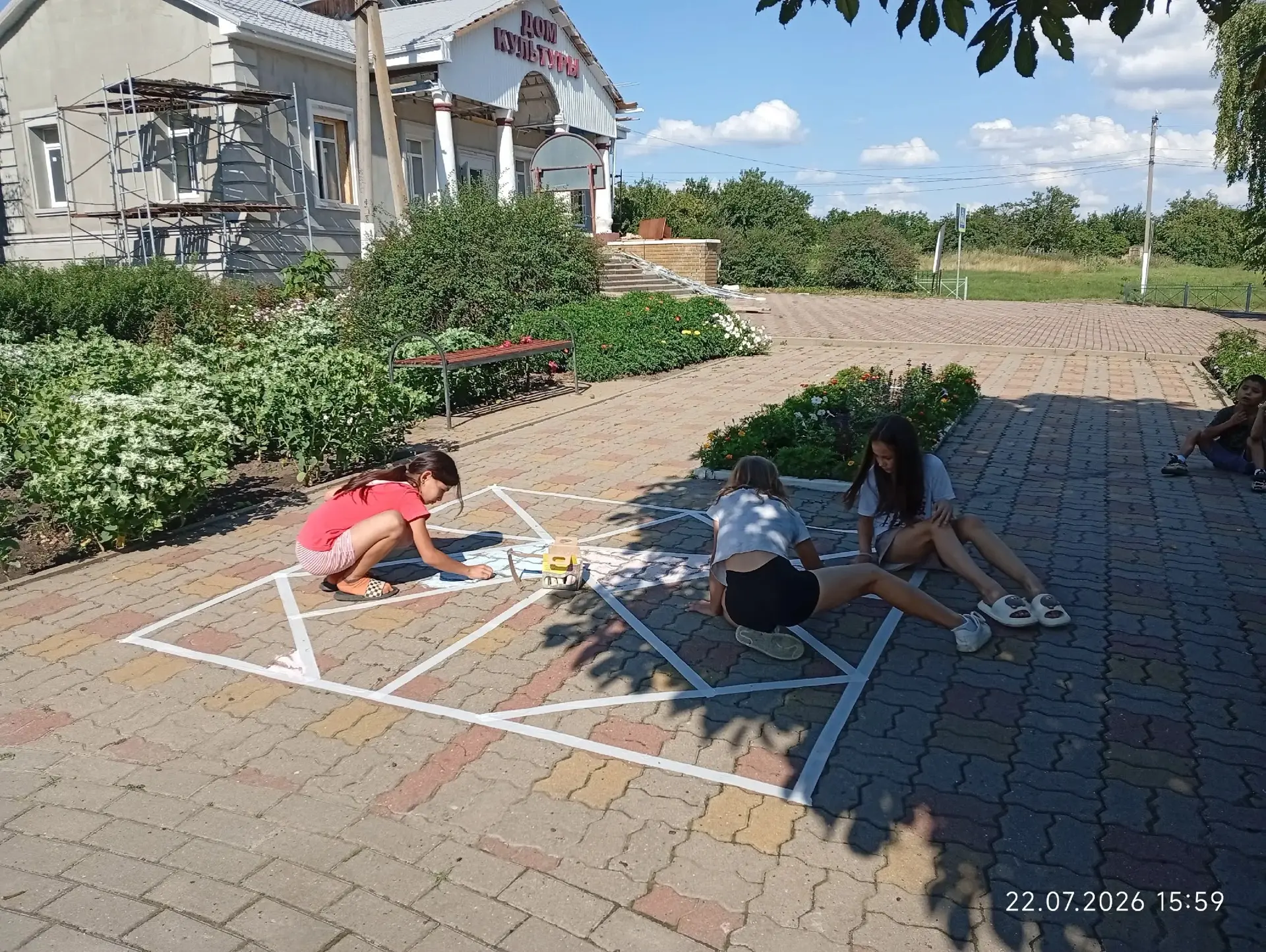 Рисунок на асфальте «Какого цвета лето» ☀️