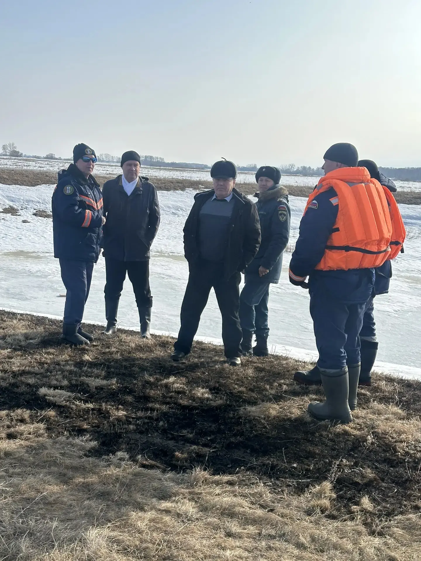 ❄️💣🌊Работы продолжаются: спасатели Карасукского ПСО обеспечили безопасность на трёх участках реки Ка