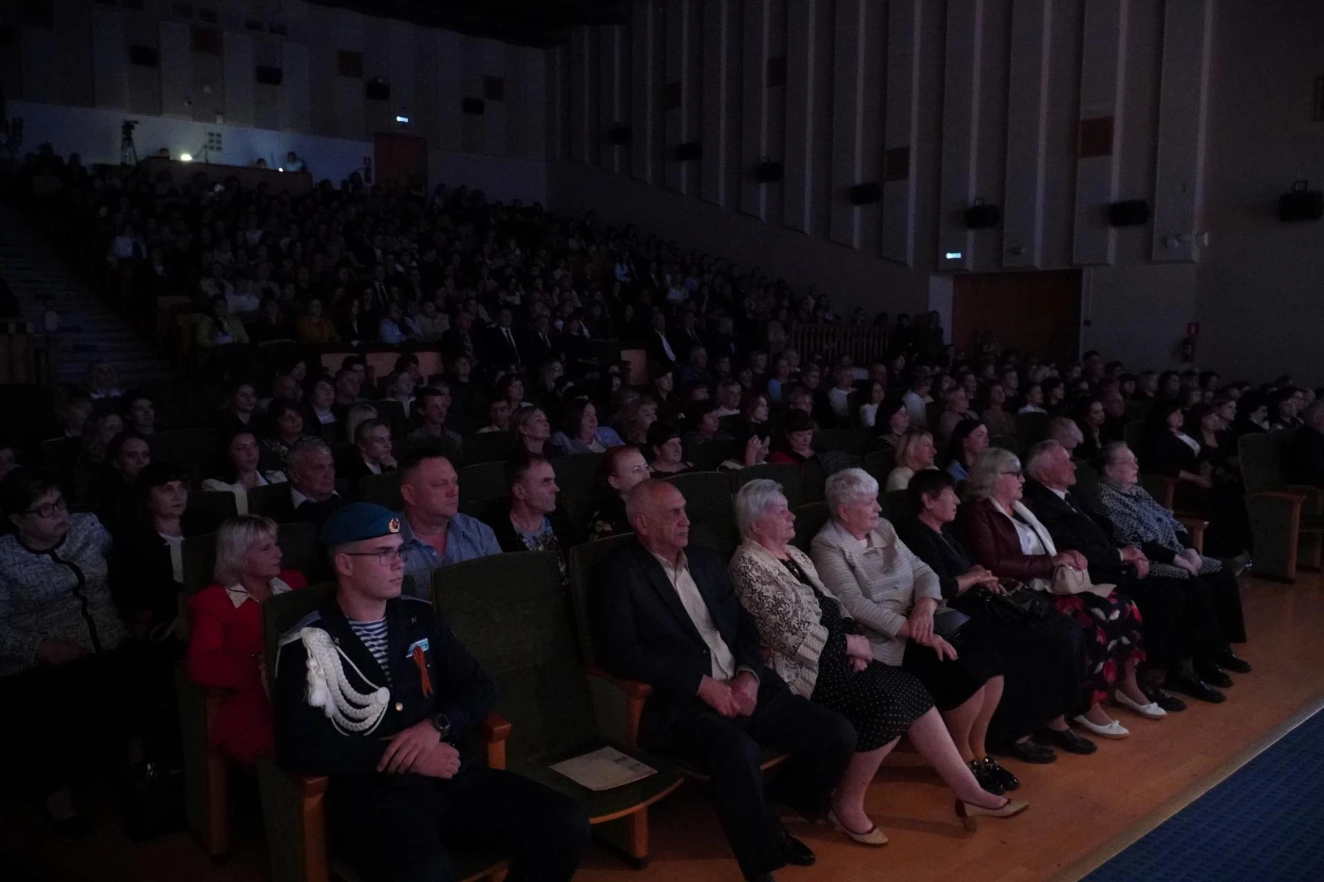 Праздничный концерт в честь педагогов Лабинского района прошёл в преддверии Дня учителя...