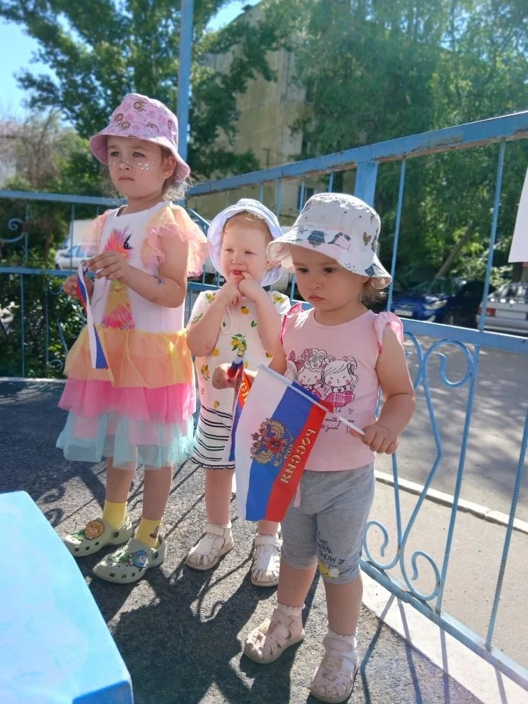 Наш КОРАБЛИК на Степной сейчас превратился в большую праздничную площадку! 🇷🇺