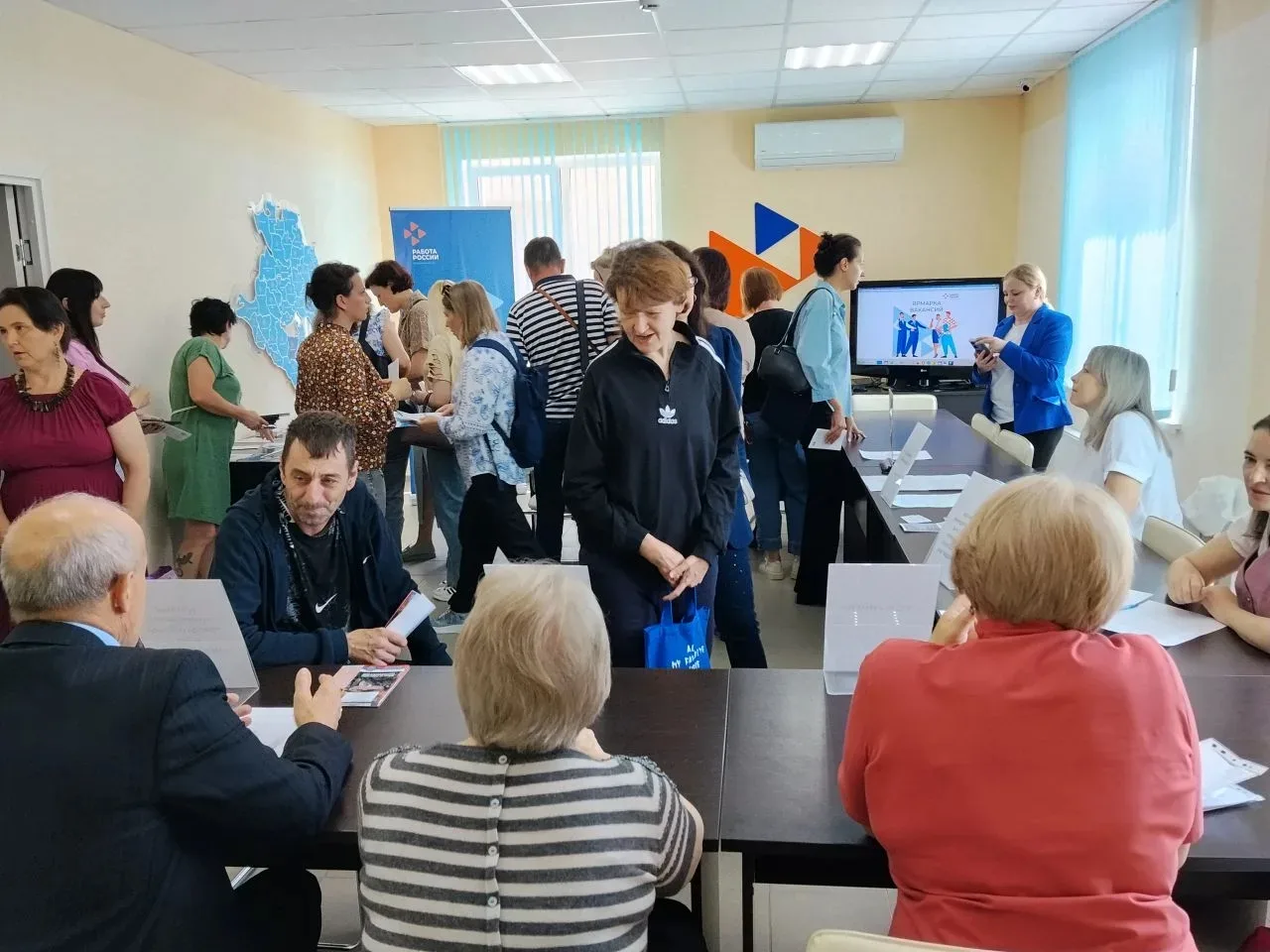 В Горячем Ключе провели очередную ярмарку вакансий.  В рамках Всероссийского дня защиты от безработи