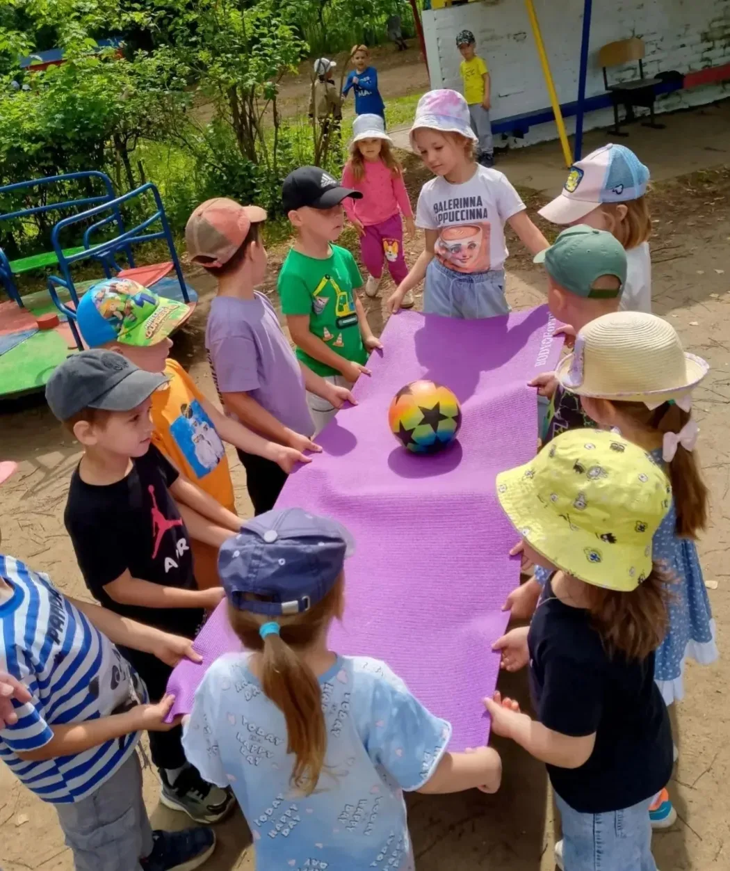 🌞Солнце, игры и творчество: как проходит лето в #ДО_Родничок