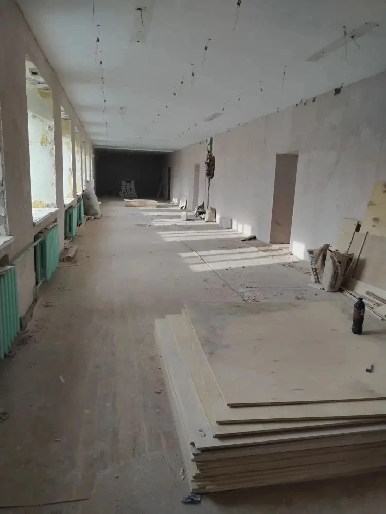 #Про_ремонт  📌На 4 этаже идут работы по укладке фанеры в кабинетах, заканчивают штукатурные работы. 