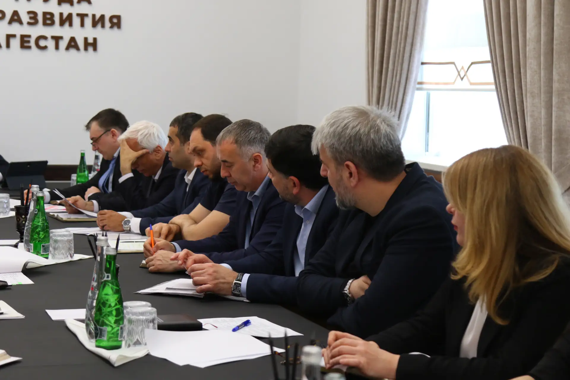 📋 Магомедзагид Кихасуров провёл аппаратное совещание по ключевым вопросам Минтруда Дагестана  Глава 