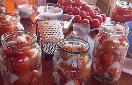 ЗАСОЛКА НЕБОЛЬШИХ ПОМИДОР
