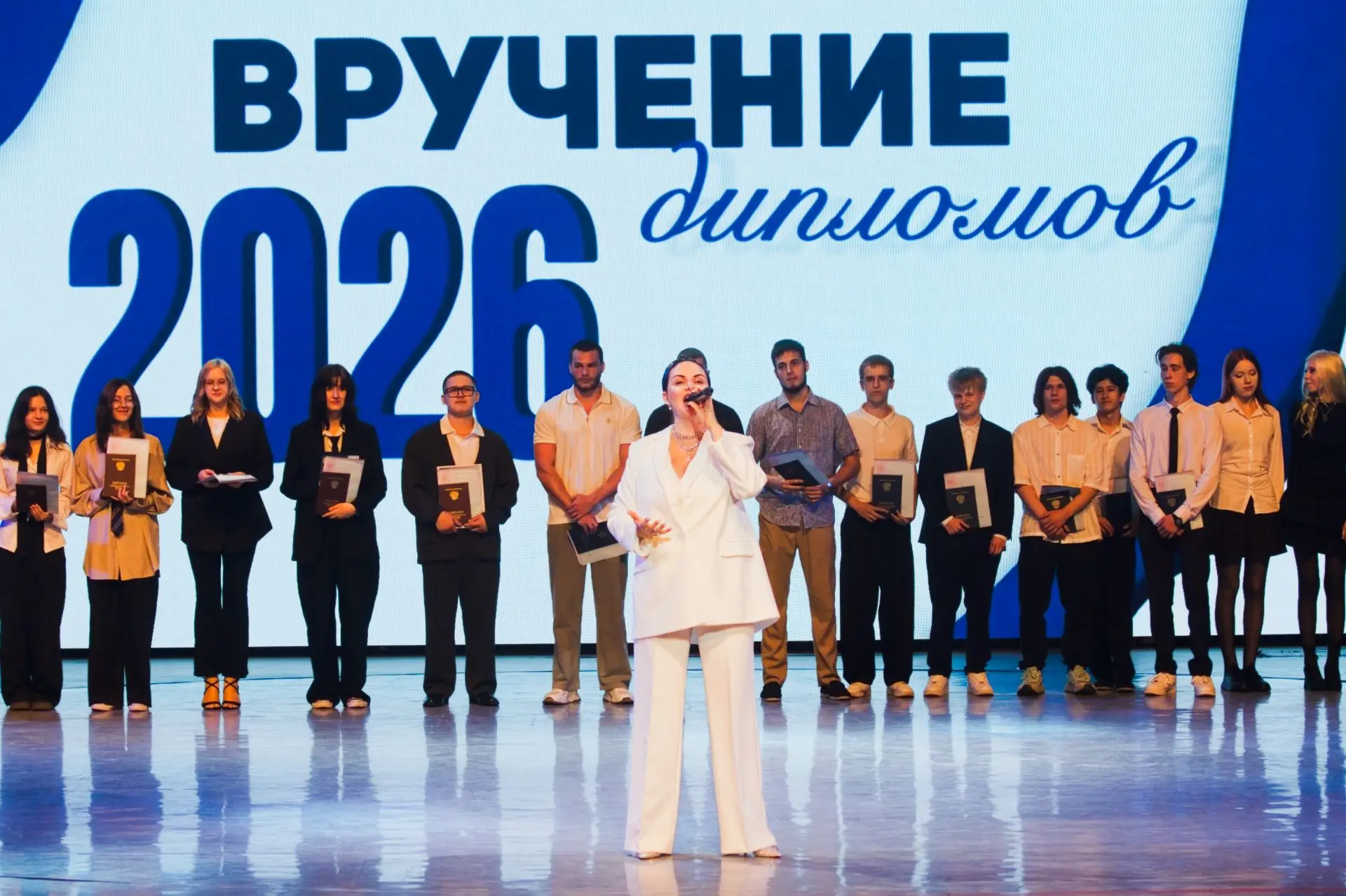 🎓 Диплом в руках — будущее впереди!

30 июня 2026 года Нижневартовский политехнический колледж торж