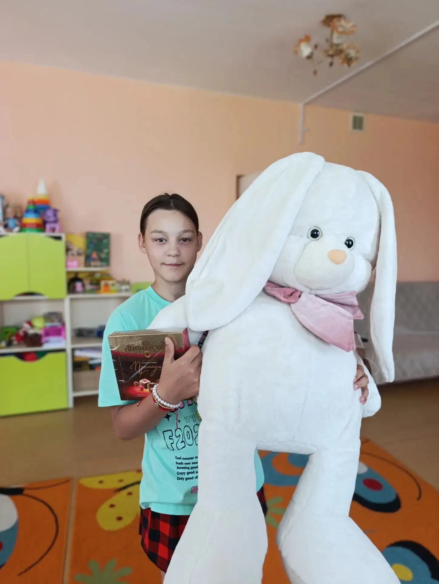 🎉🎁 Любушка! В твой день рождения мы желаем тебе сиять как звёздочка! Пусть сбудутся самые заветные