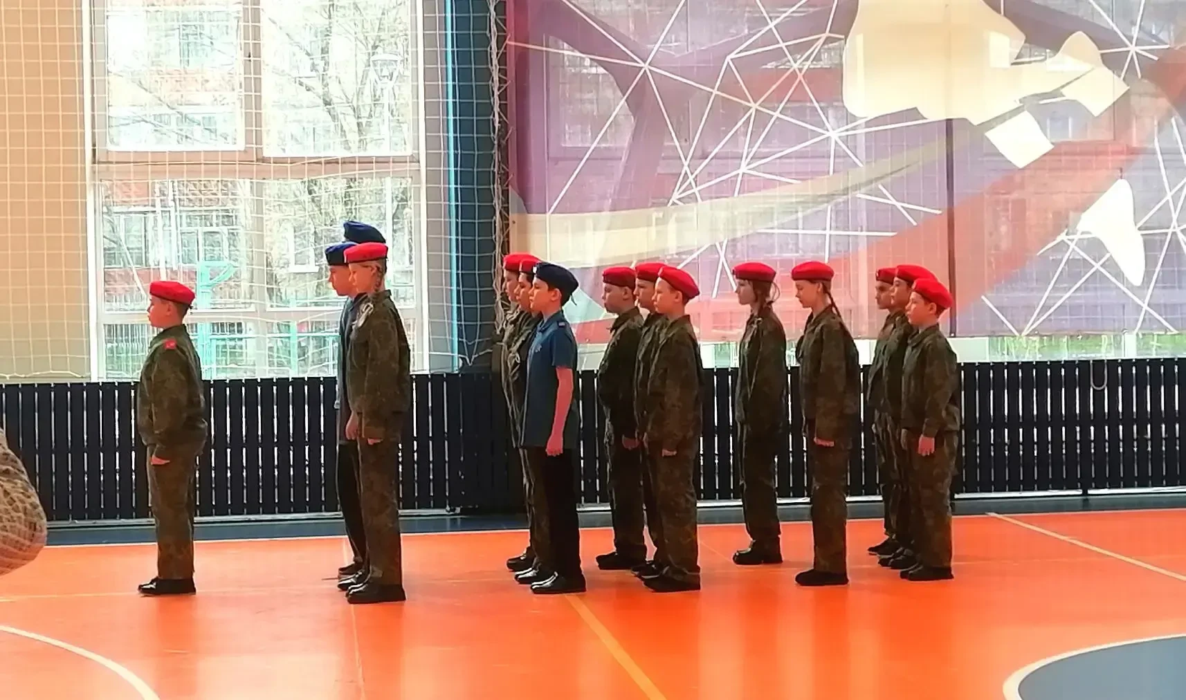 ЮНАРМЕЙЦЫ В ДЕЛЕ: участие в конкурсе строя и песни  Сегодня юнармейский отряд имени кавалера Красной