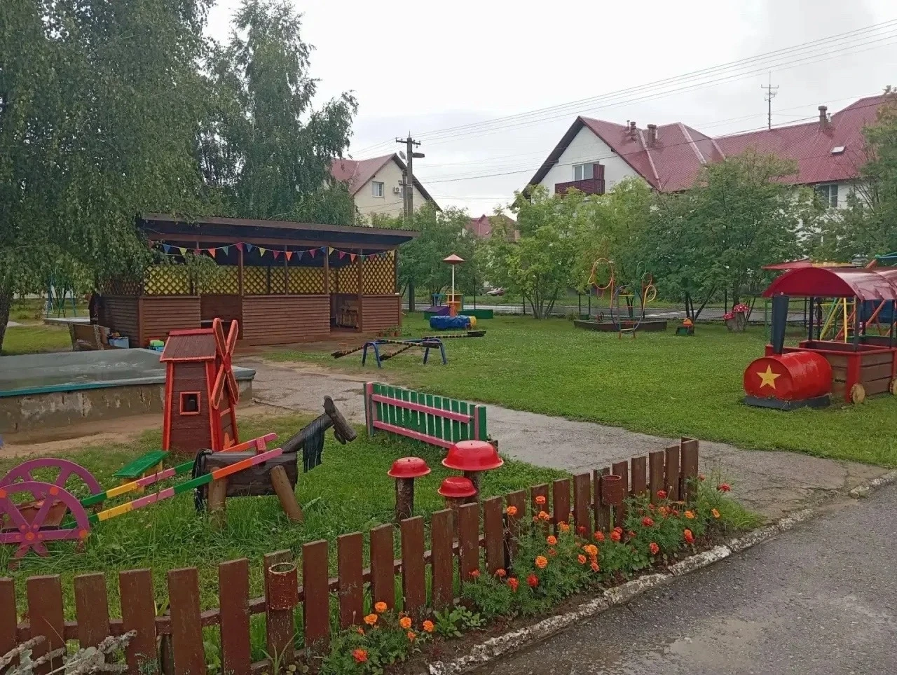 🏫  Сегодня стартовала приёмка школ к началу нового 2026–2027 учебного года! 🎉  

В состав комиссии