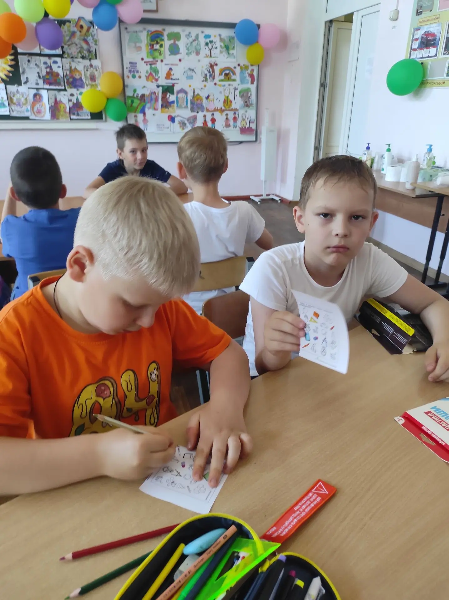 Мы проверили готовность наших обучающихся к школе через игру: «Школьные принадлежности».