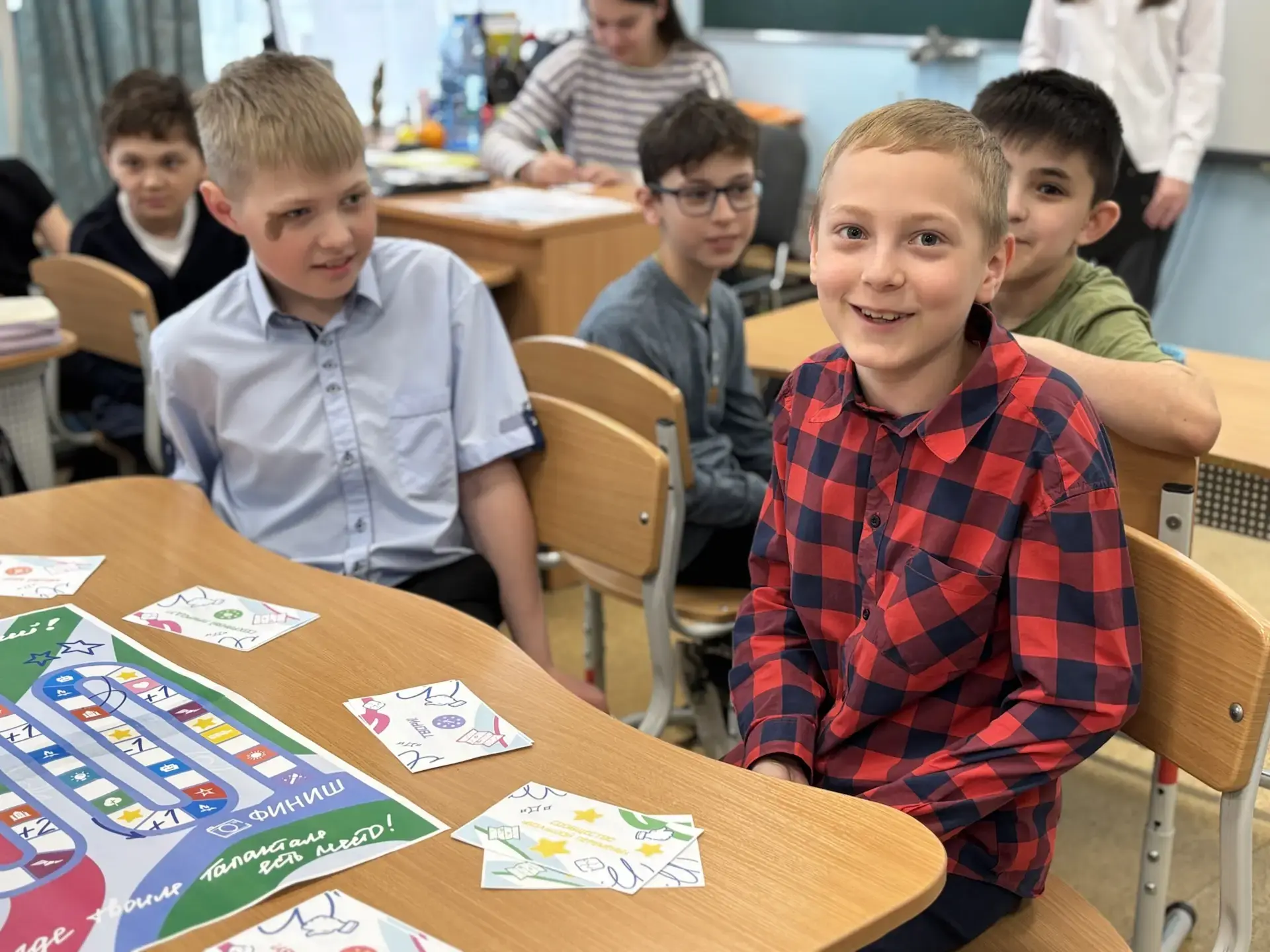 🎲✨ Вчера активисты движения Первых организовали для учеников начальной школы захватывающую настольну