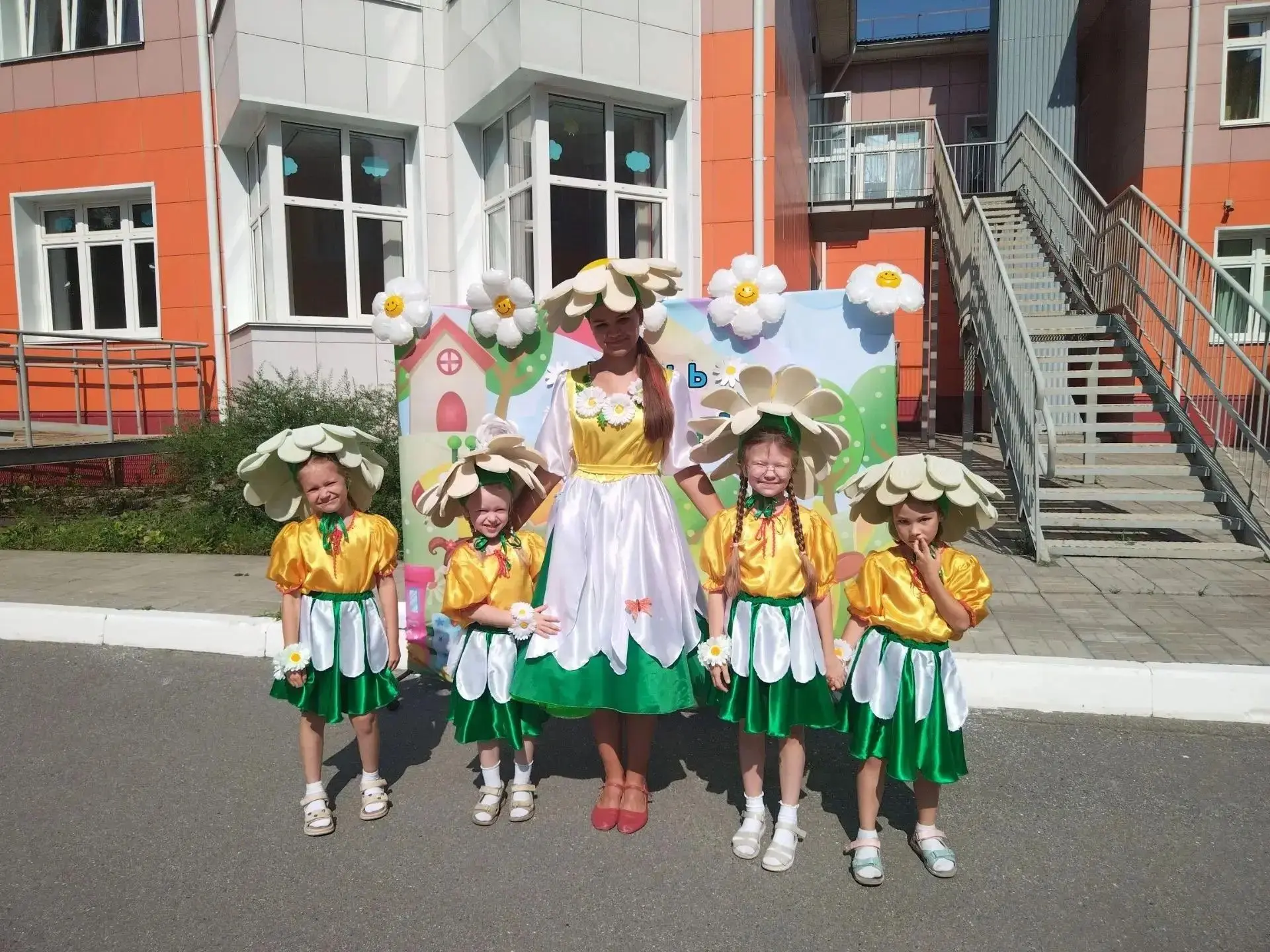 🎉 В детском саду № 341 прошла яркая и душевная праздничная программа, приуроченная к В...