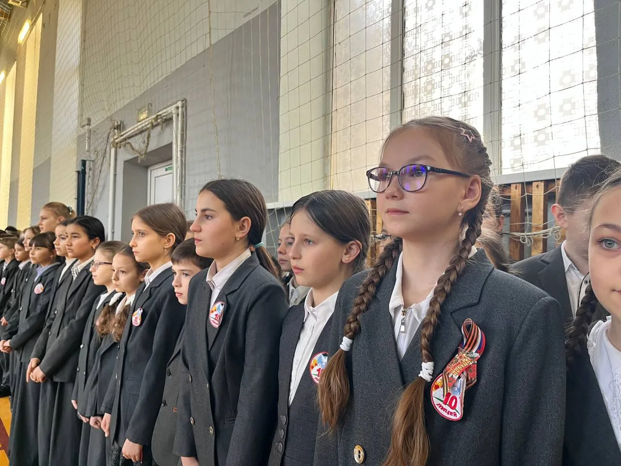 Утро понедельника 2 марта в лицее началось с традиционный торжественной линейки, церемонии вноса фла
