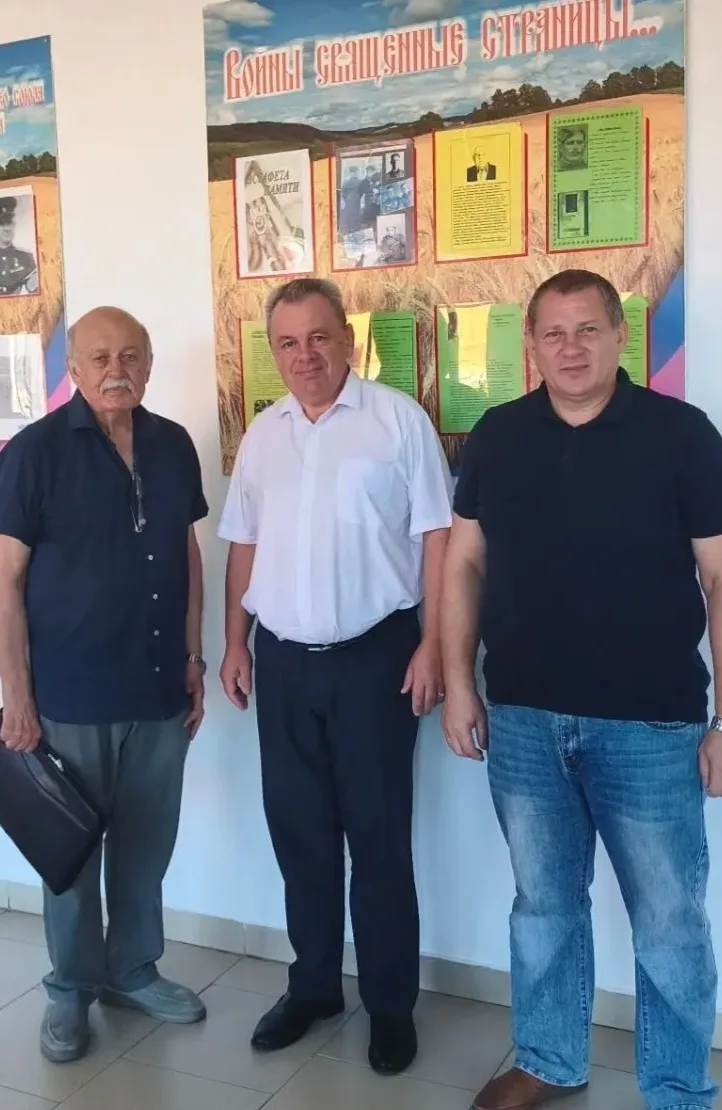 📚 В школу №6 Старотитаровской приехал профессор Николай Бугай