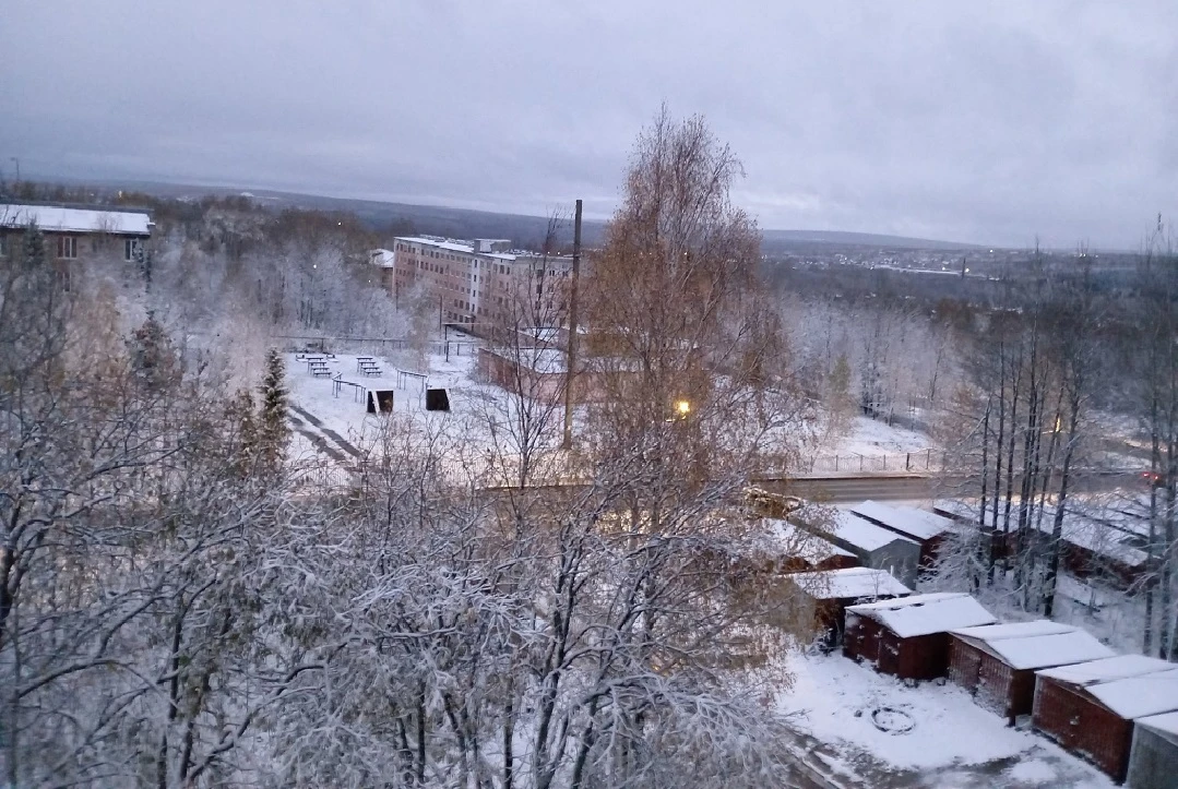 После теплого и сухого бабьего лета в Прикамье пришли первые снегопады. Снег отмечался ...