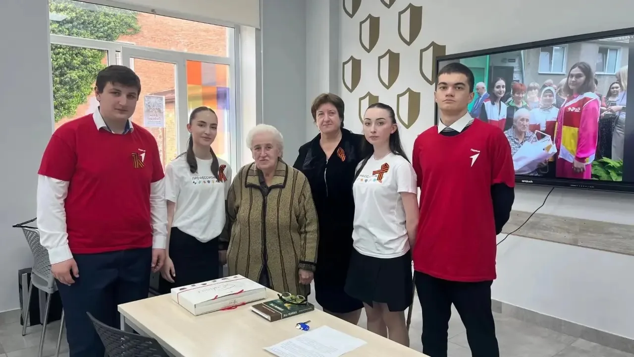 📣 На 82-м году жизни не стало  Хестановой - Бутаевой Победы.
 
Будущий журналист родилась 9 мая 194