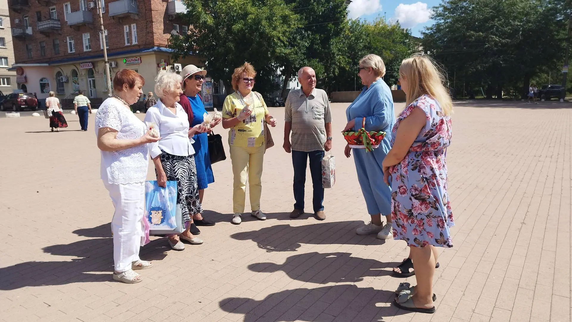 В Красном Луче была организована тематическая площадка «Сладок мёд на Спас»