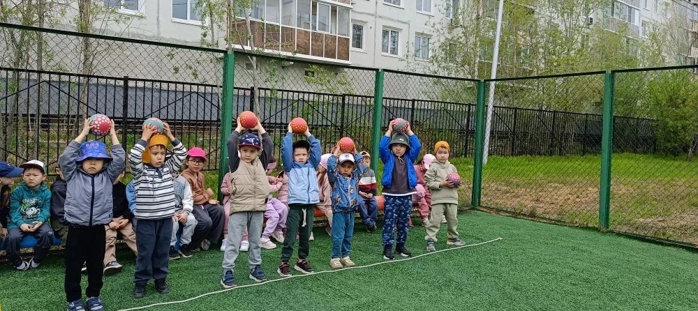 Физкультура на улице- это здоровье и хорошее настроение! Занятия физкультурой в нашем д...