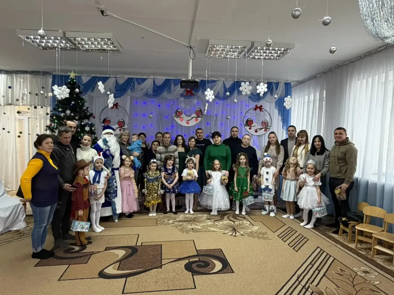 В подготовительной группе состоялся новогодний утренник на тему🎄 «Ёлочные игрушки». 🎄...