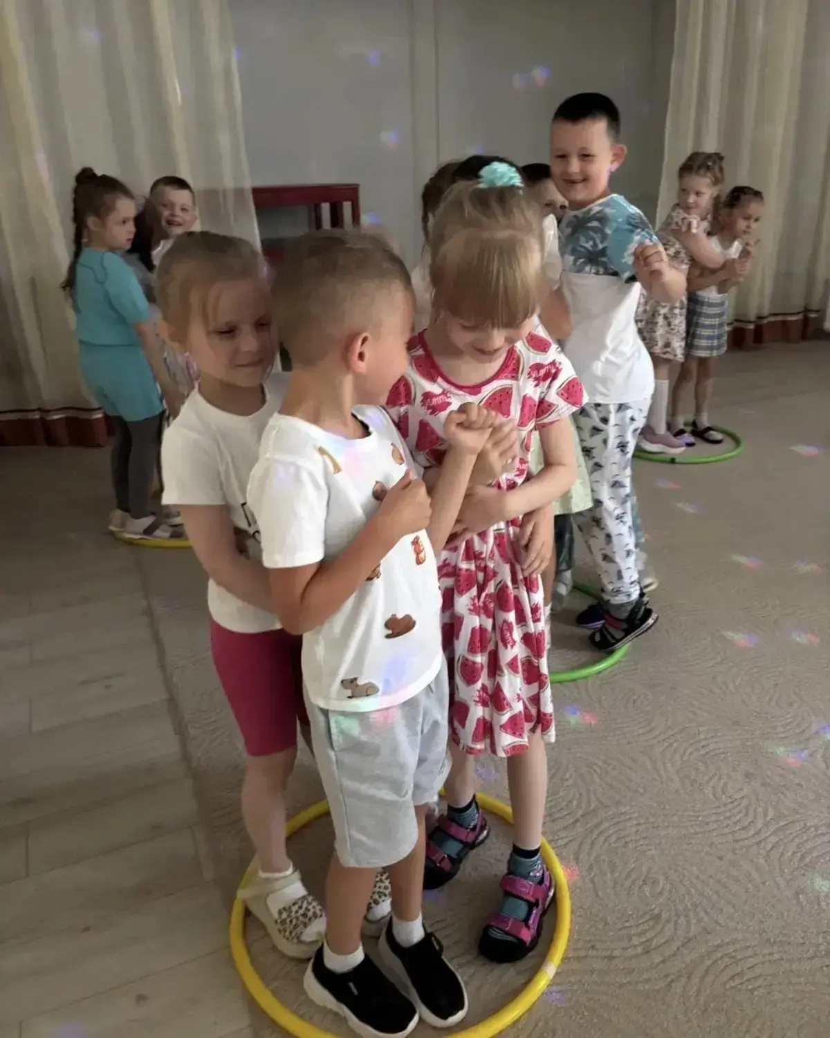 🎉Танцы, любимые сказки, мультики и море улыбок! 👍🏼

Недавно детям устроили настоящую "Весёлую дис