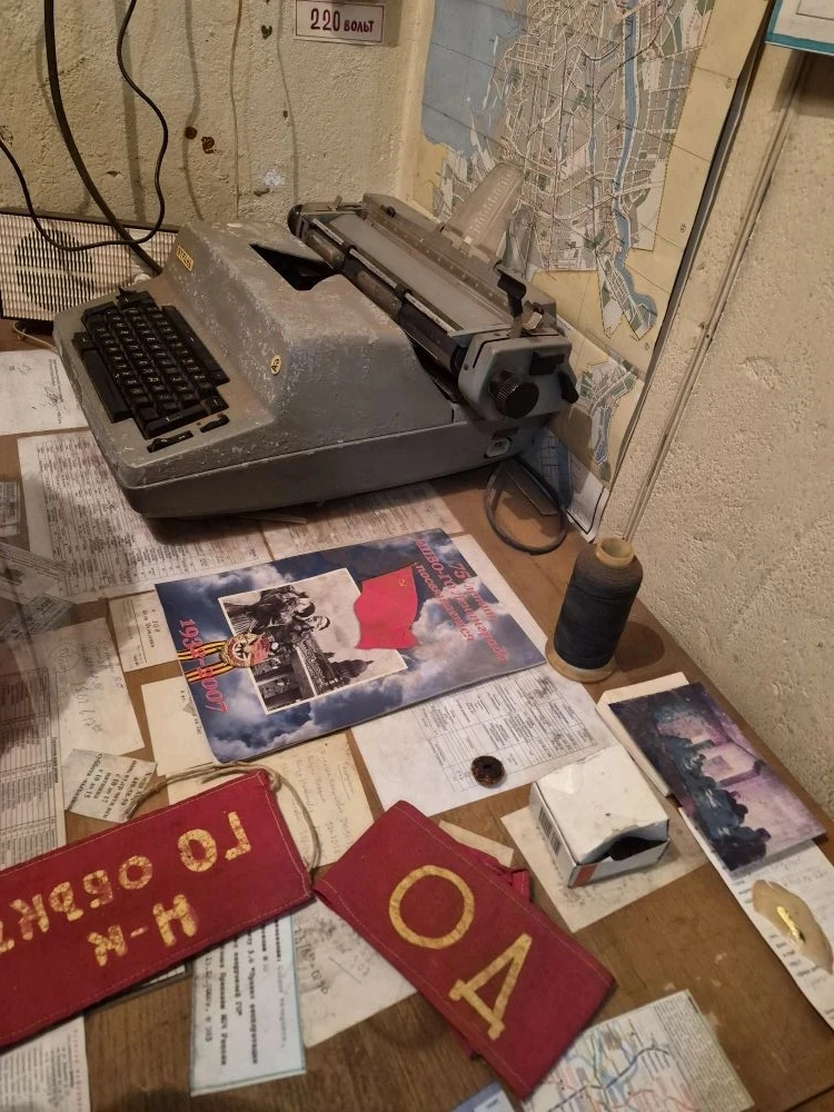 Обучающиеся 8Е класса познакомились с наследием гражданской обороны советской эпохи и посетили с экс
