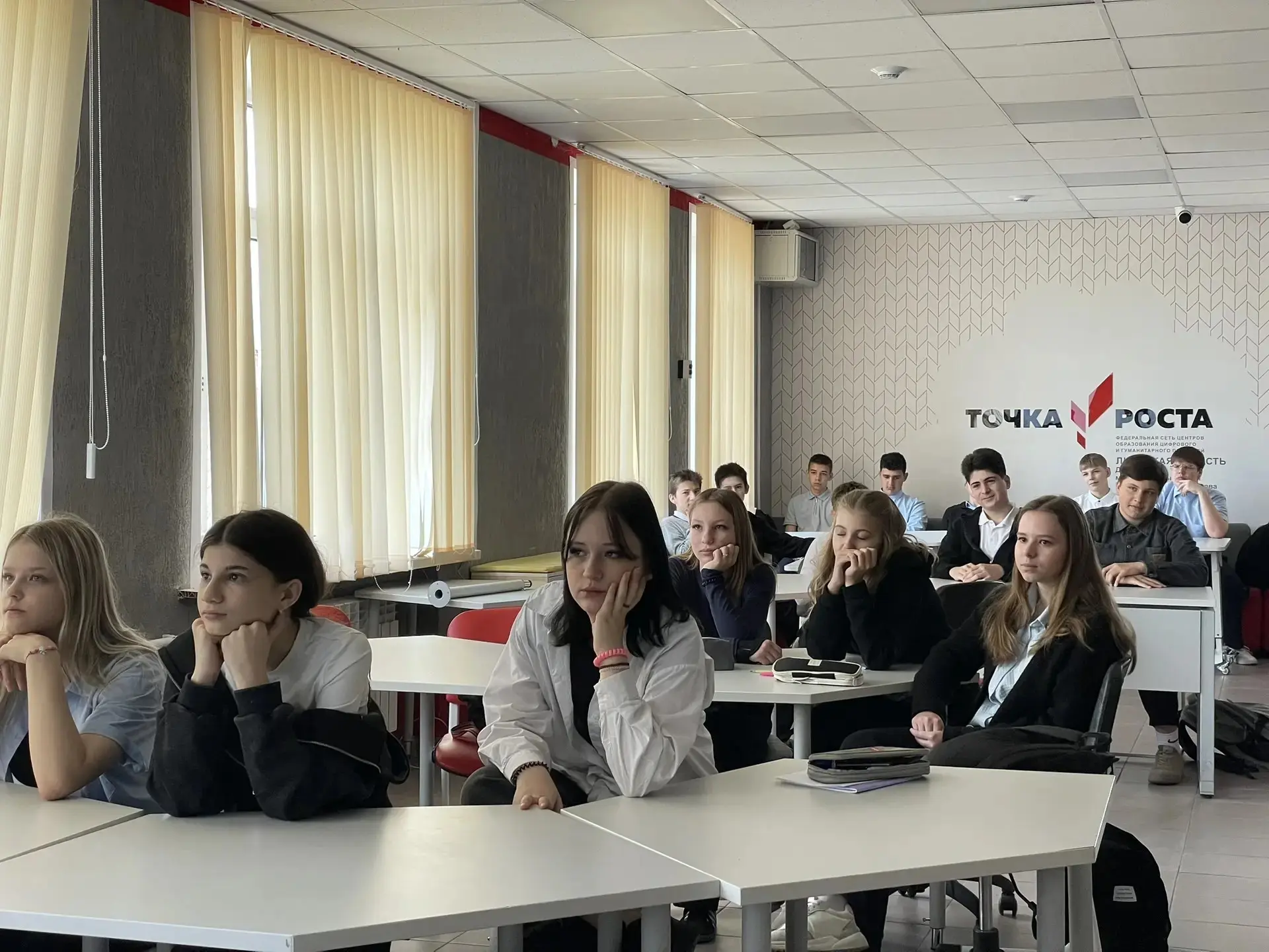 🛡️✨ Неделя безопасности: выбираем мир и ответственность ✨🛡️  В нашей школе проходит #Неделя безОпасн