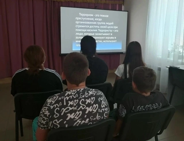 В Акулиновском сельском клубе проведен информационный час «Терроризм – угроза будущему»...