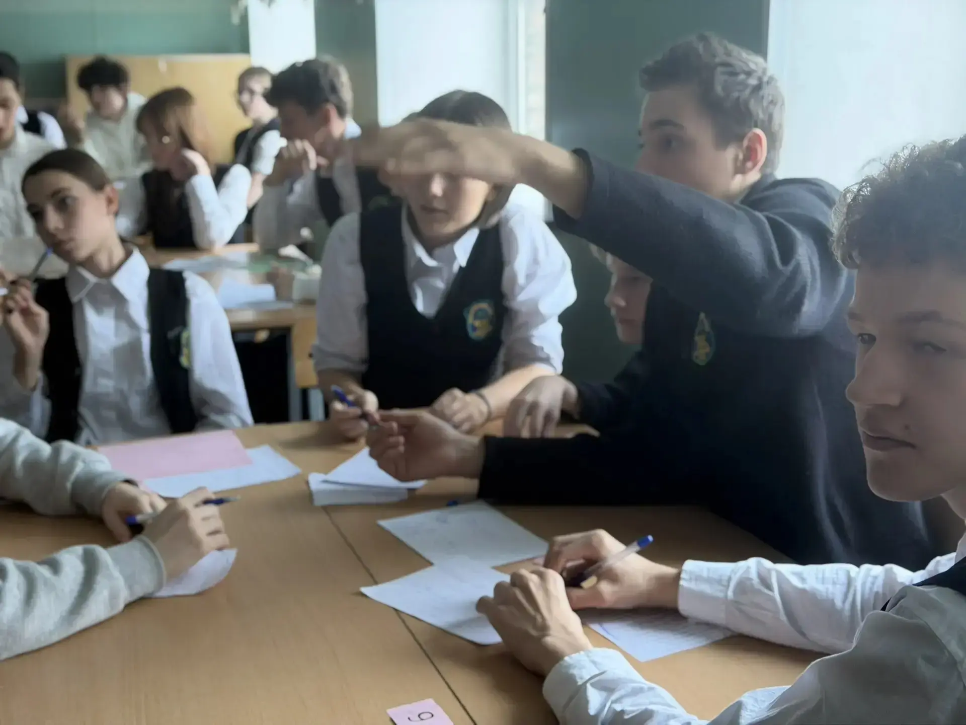 🎓✏️ Сегодня, 11 марта, учащиеся классов 8.1 и 8.2 приняли участие в увлекательном математическом КВИ