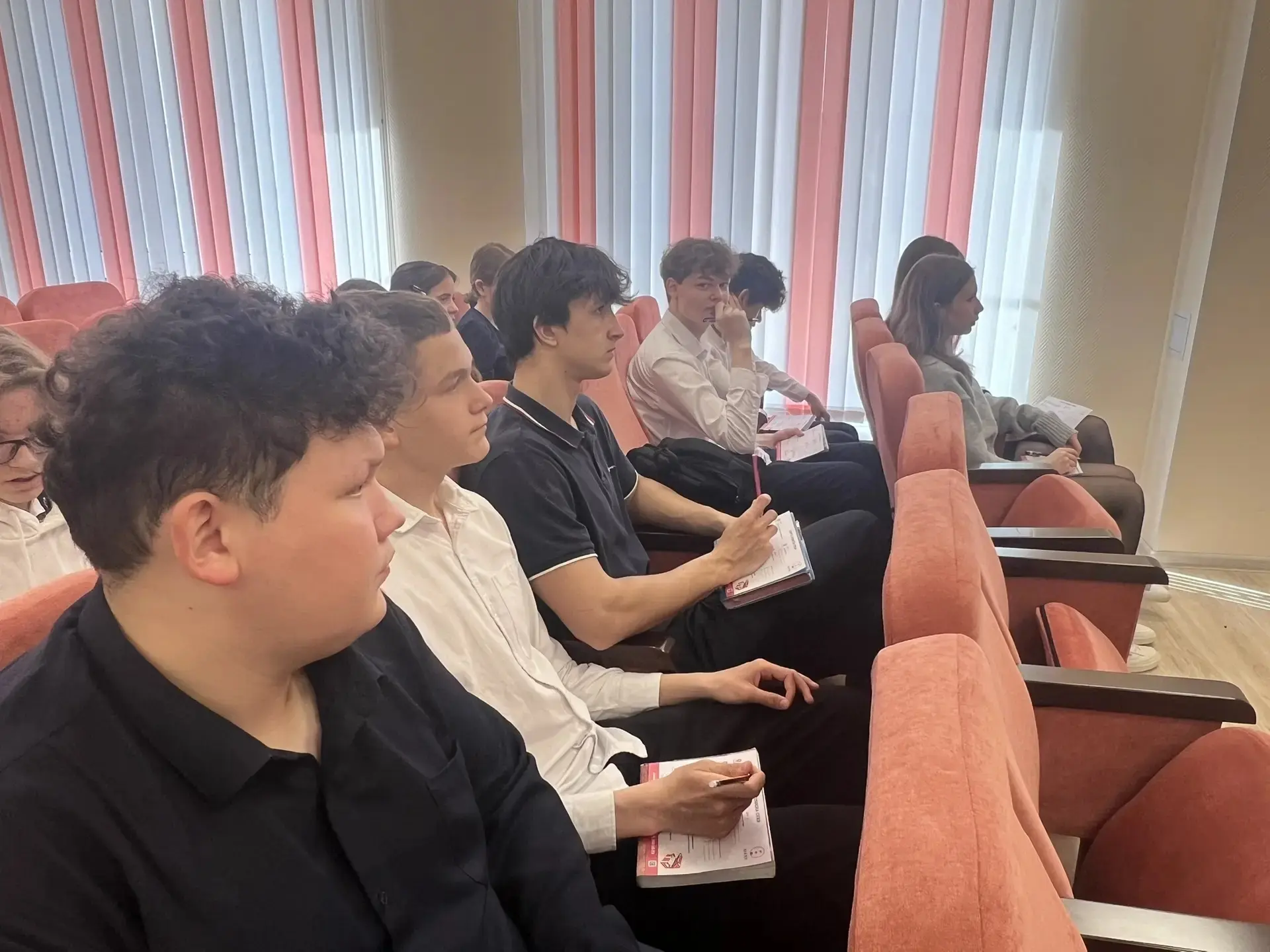 Профориентационный заряд от «Маяка»!🚀  Сегодня, в рамках профориентационной работы, нашу школу посет
