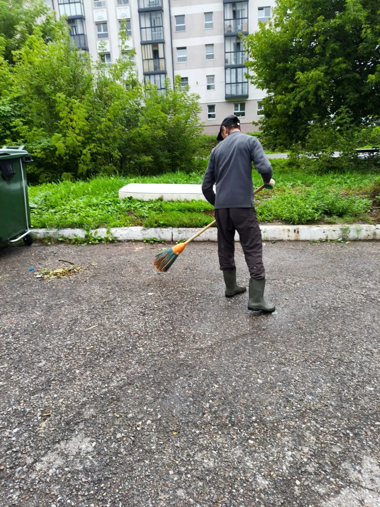 🌿 Чистый двор – залог уюта и здоровья!
