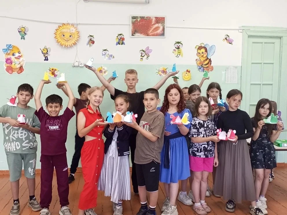 Волшебство своими руками ✨

В нашем пришкольном лагере бурлит творческая жизнь! Каждый день в кружке