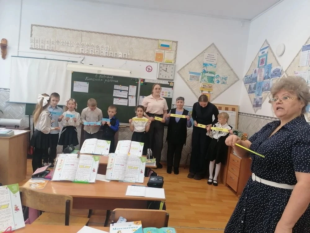 🎓🌟 В Падунской школе прошел семинар-практикум для молодых педагогов!