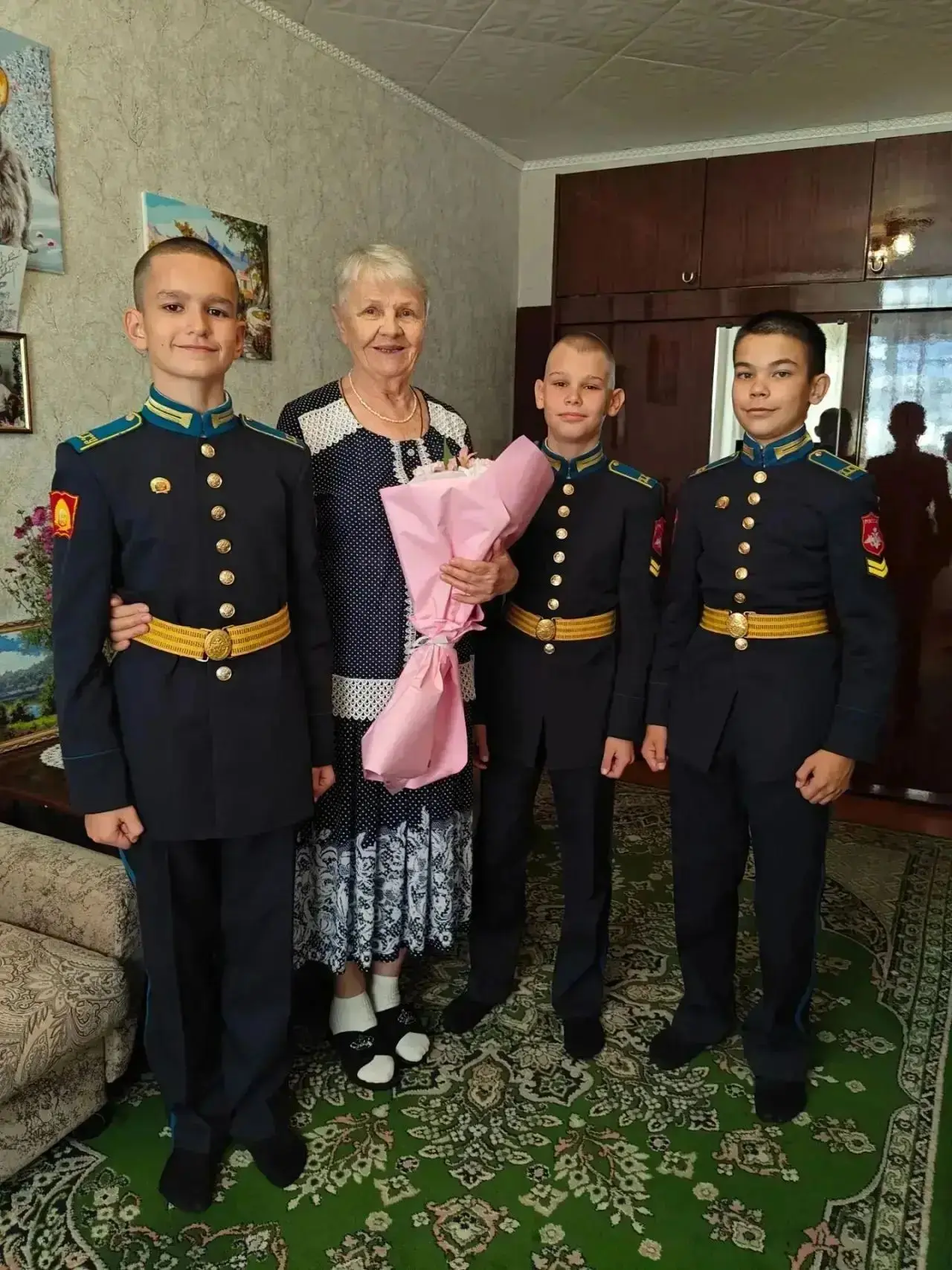 "Спасибо за мирное небо" .