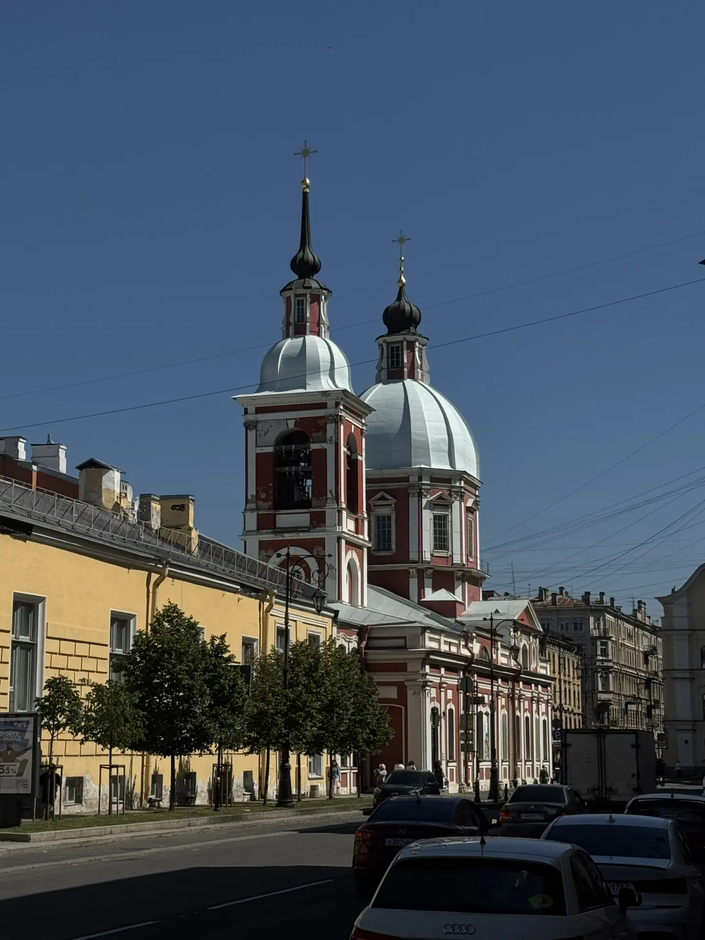 В Петербурге нельзя откладывать прогулки на потом. Стоит выглянуть солнцу — и хочется б...