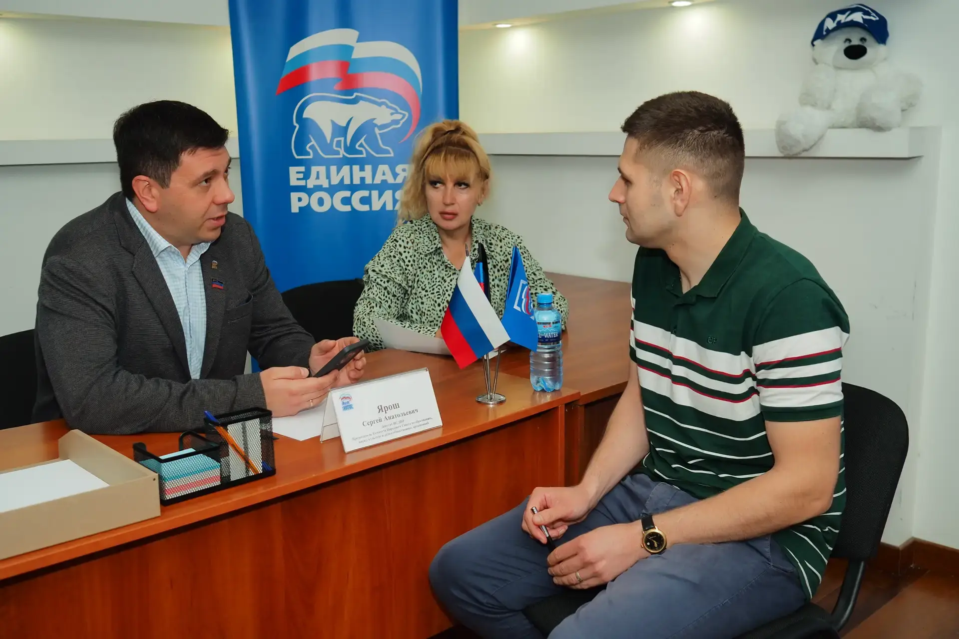 Вопросы молодежной политики и социальной защиты: депутаты Народного Совета провели встречи и приемы 