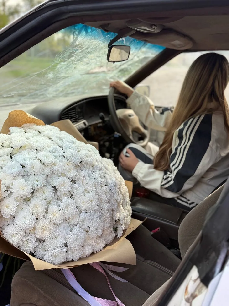 Пиши - соберём и для твоей её любимые цветы 😎