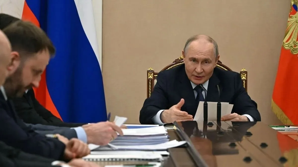 ⚡ Путин назвал временными проблемы на российском топливном рынке.