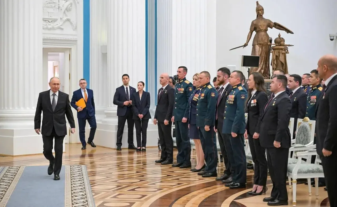 Сегодня Президент России Владимир Владимирович Путин встретился с выпускниками программы «Время геро