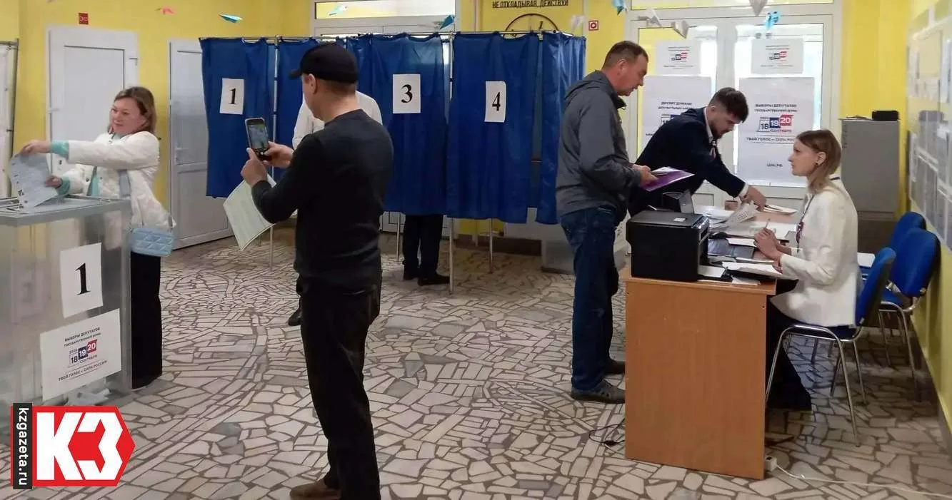 На участках 472 и 473, расположенных в Ташкиновской средней школе, избиратели собрались...