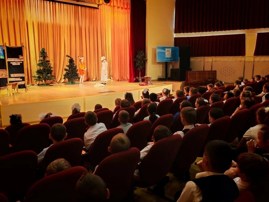 День театра🎭 Сгодня, 22 мая, для ребят начальной школы самые маленькие актеры театральной студии "Лу