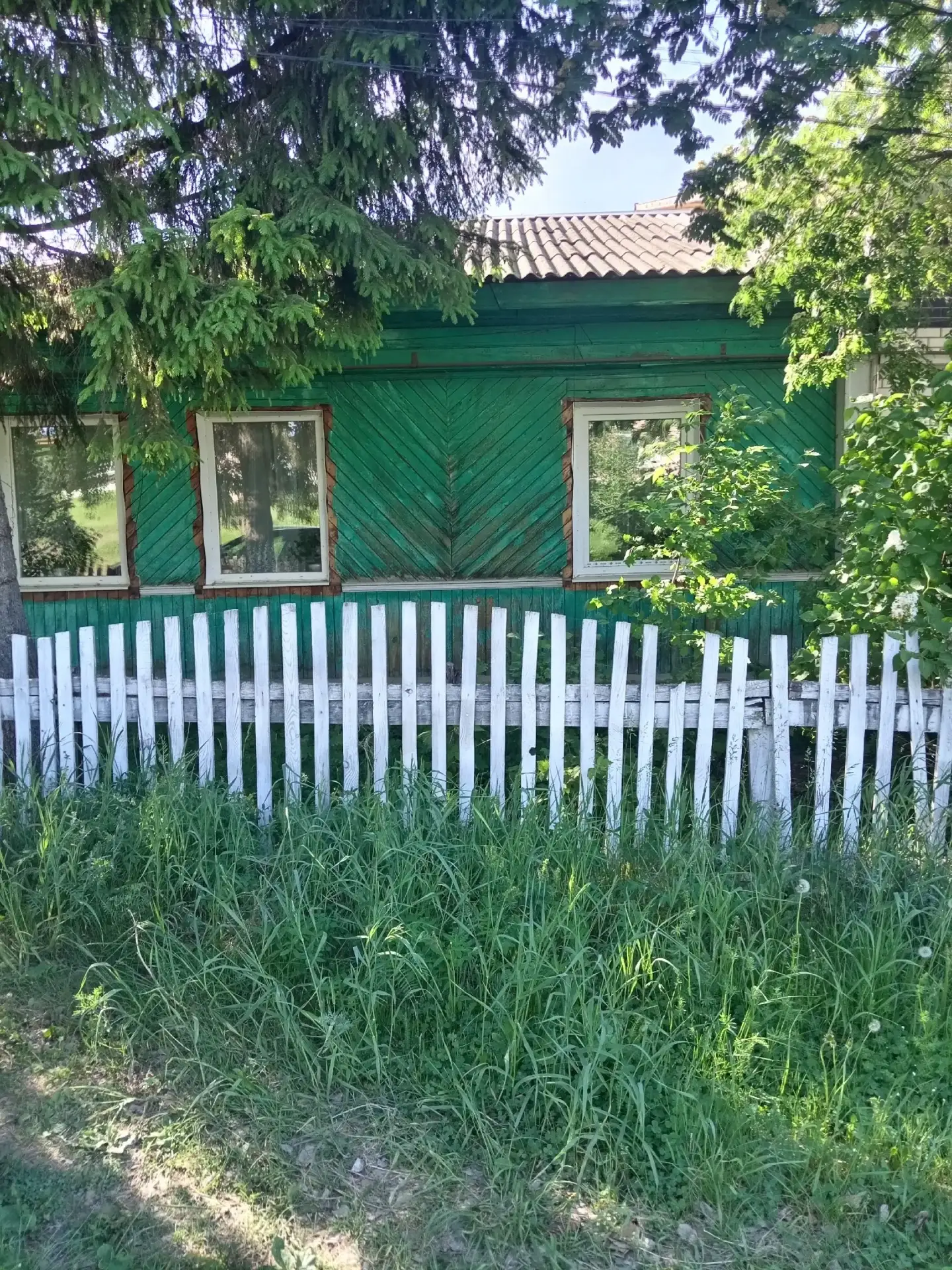 Продам благоустроенный дом в г. Касли с газом, в доме 3 комнаты, на земельном участке у...
