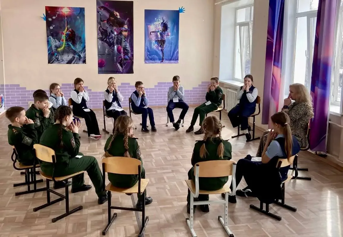 🎭 Сегодня — Всемирный день театра! В честь этого события наш лицей превратился в настоящую театральн