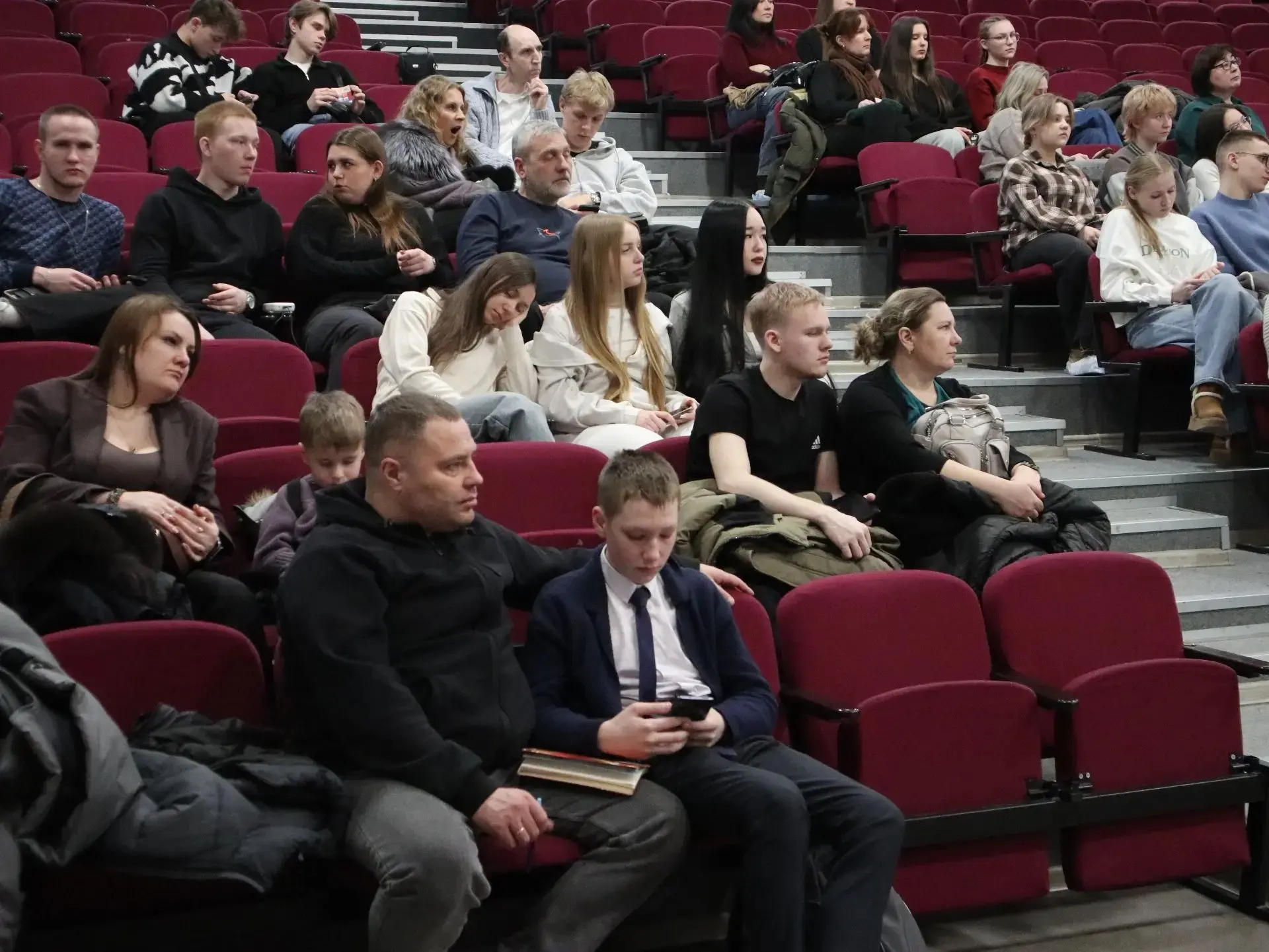 📢📢📢 24 февраля в актовом зале нашей школы  прошло общешкольное родительское собрание с учащимися 11-