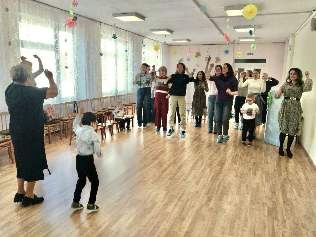 Дорогие друзья,
с 2009 года в Доме ребенка встречают волонтёров КР БФ «Материнское сердце», который 