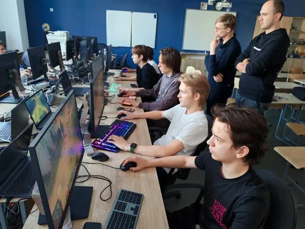 31 января в МАОУ СОШ № 15 состоялся школьный этап турнира по игре DOTA 2.  В соревнованиях приняли у