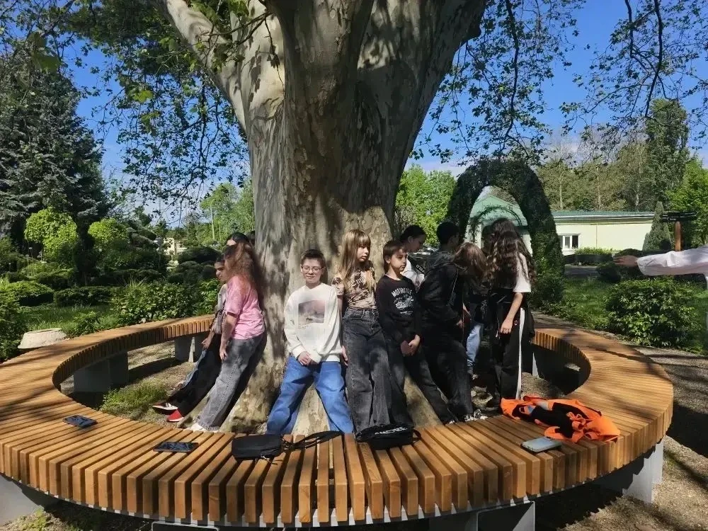 🌳 Экскурсия 5 «А» класса в совхоз декоративных культур им. Плохова  Сегодня 5 «А» класс посетил совх