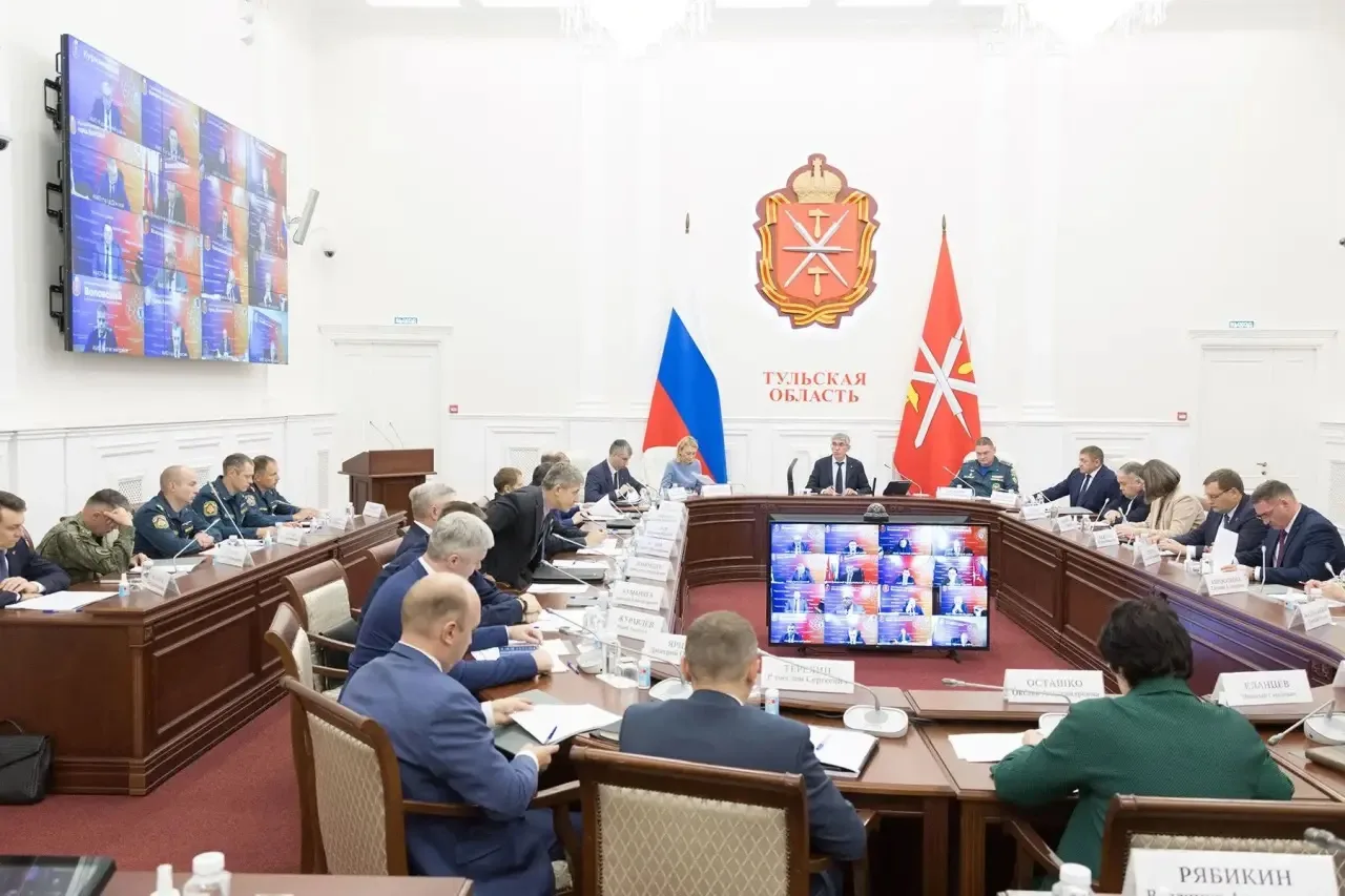 Провел заседание комиссии по предупреждению и ликвидации чрезвычайных ситуаций и обеспе...