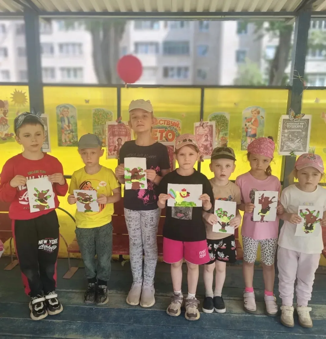 В преддверии Дня рождения А.С.Пушкина дети средней группы "Божья коровка " познакомились со сказкой 