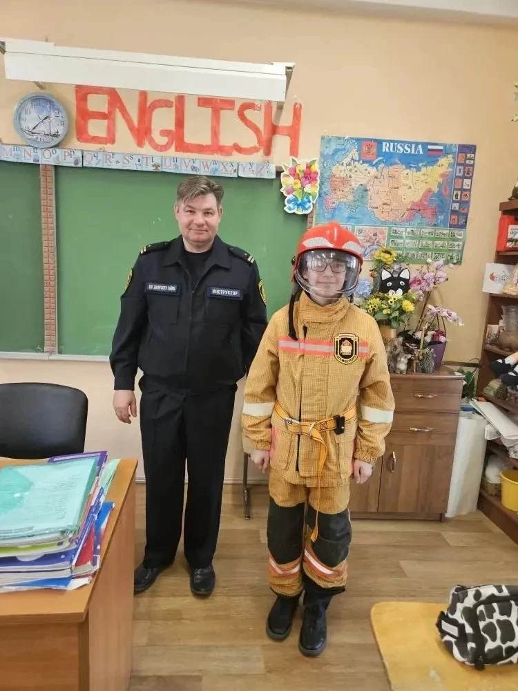 📌13 марта в нашей школе представителями МЧС  Екатериной Владимировной Родичевой , Кристиной Александ