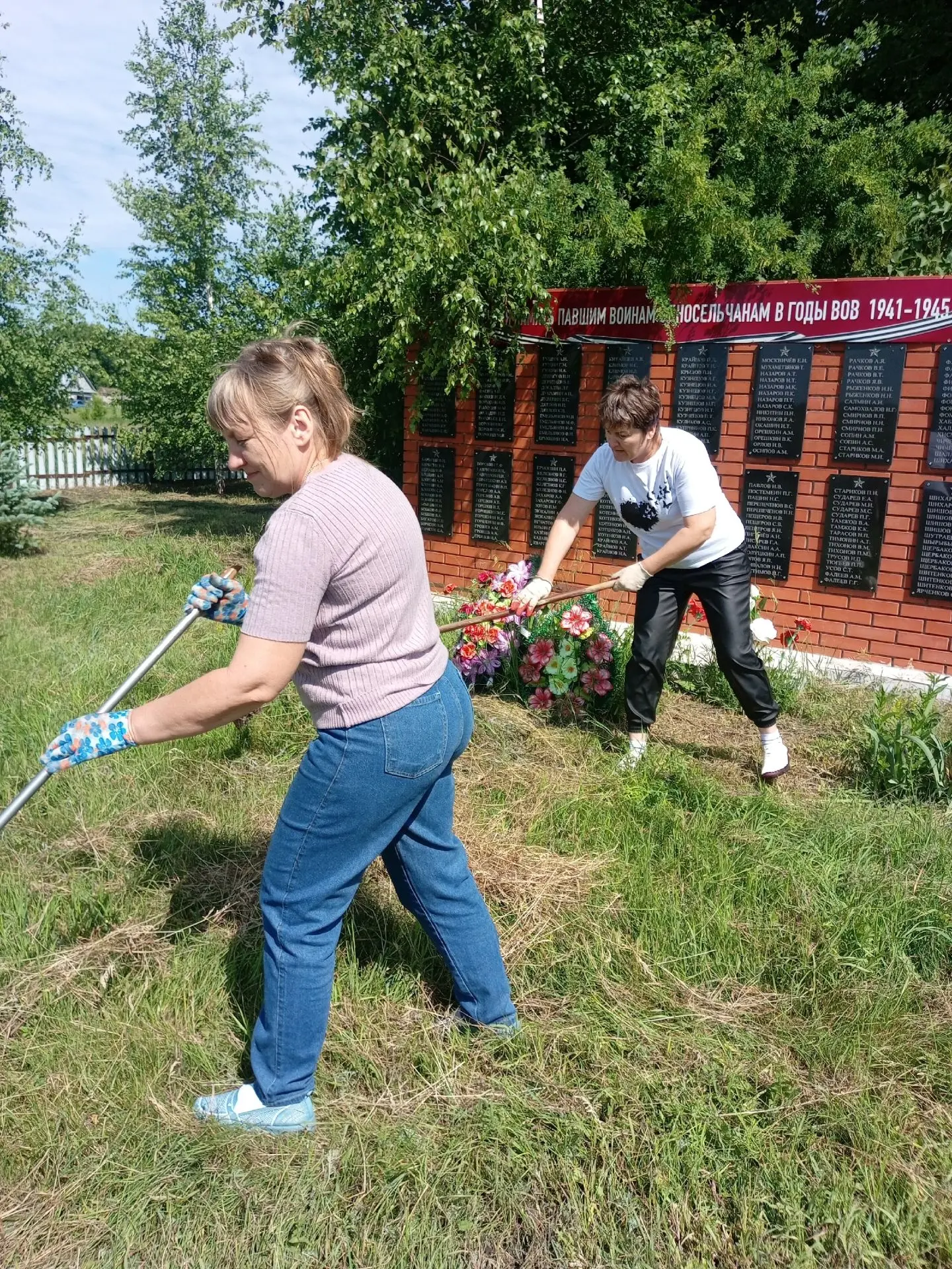 Благодаря отзывчивости и активности неравнодушных жителей села Вожи удалось провести уборку на терри